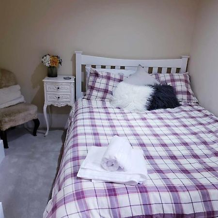 3 Bedroom 3 Bathroom Ground Floor Condo With Veranda Reigate Esterno foto