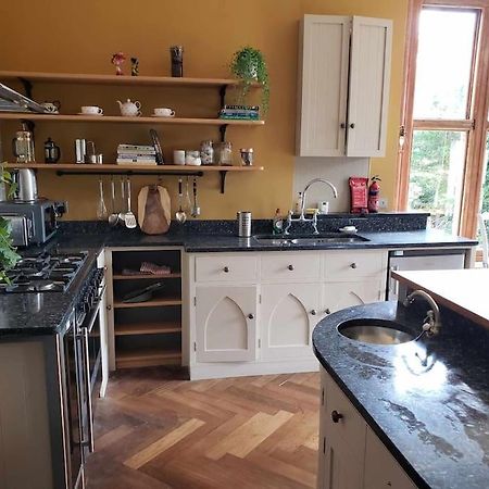 3 Bedroom 3 Bathroom Ground Floor Condo With Veranda Reigate Esterno foto