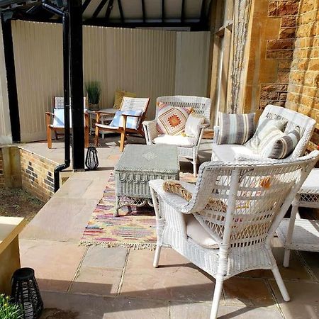 3 Bedroom 3 Bathroom Ground Floor Condo With Veranda Reigate Esterno foto