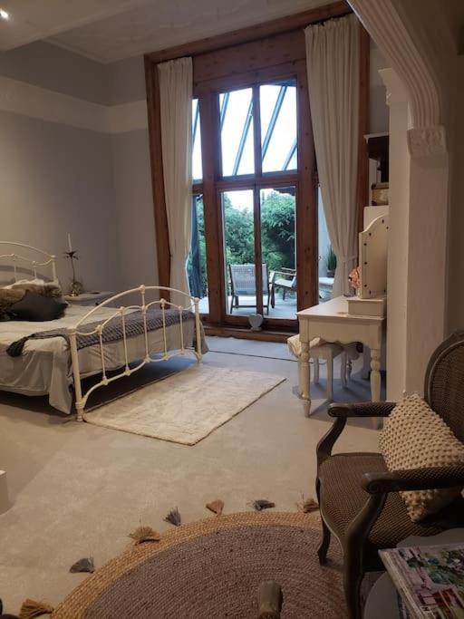 3 Bedroom 3 Bathroom Ground Floor Condo With Veranda Reigate Esterno foto