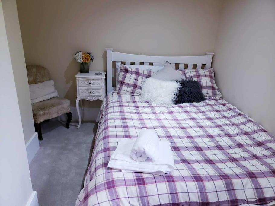3 Bedroom 3 Bathroom Ground Floor Condo With Veranda Reigate Esterno foto