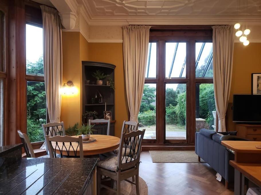 3 Bedroom 3 Bathroom Ground Floor Condo With Veranda Reigate Esterno foto