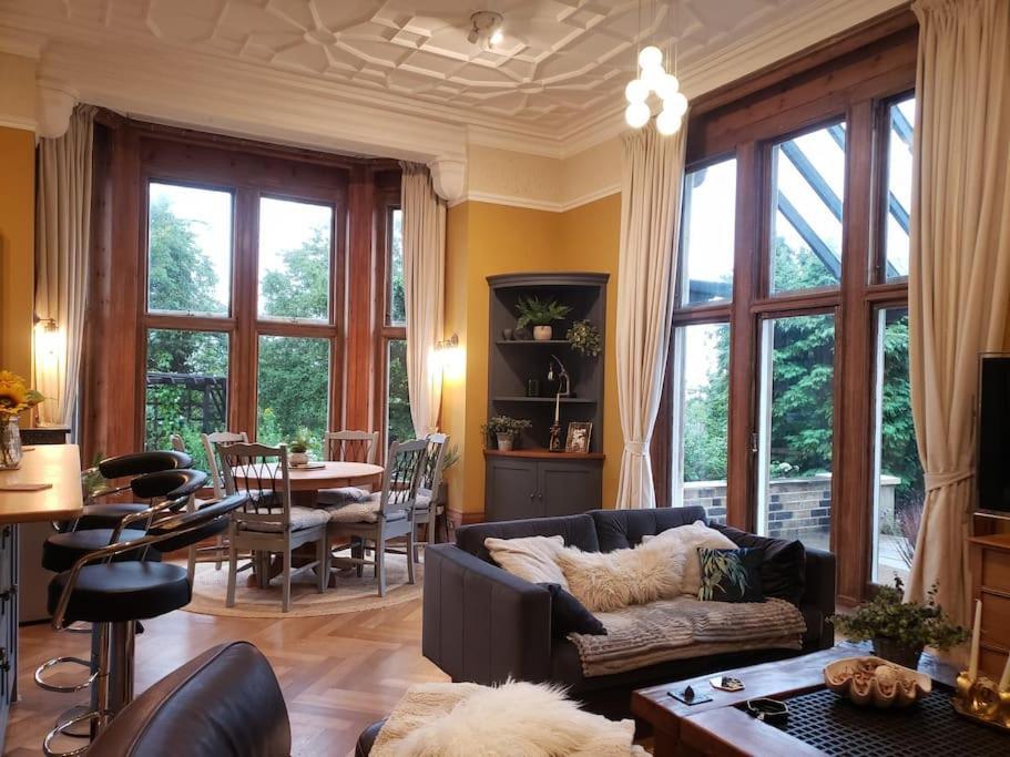 3 Bedroom 3 Bathroom Ground Floor Condo With Veranda Reigate Esterno foto